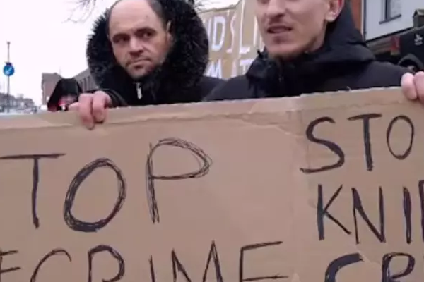 Sute de români au protestat la Birmingham, unde fiul de 16 ani al unuia dintre ei a fost înjunghiat pe stradă