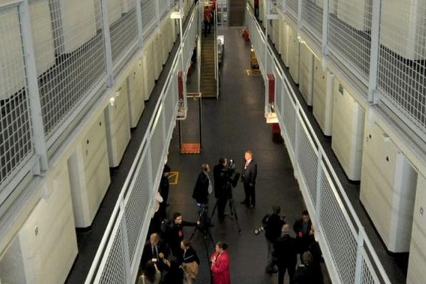 Marea Britanie eliberează mii de deținuți înainte de termen